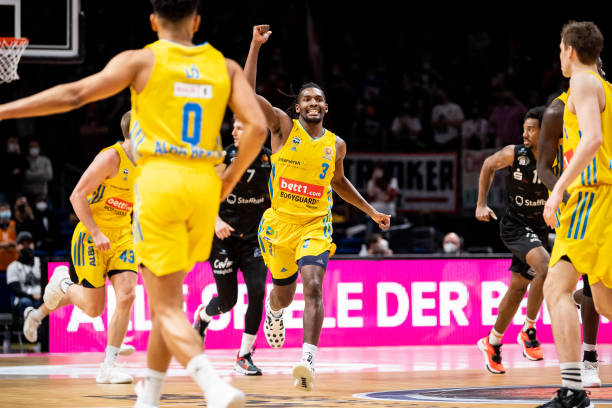 守和快速的 守和快速的